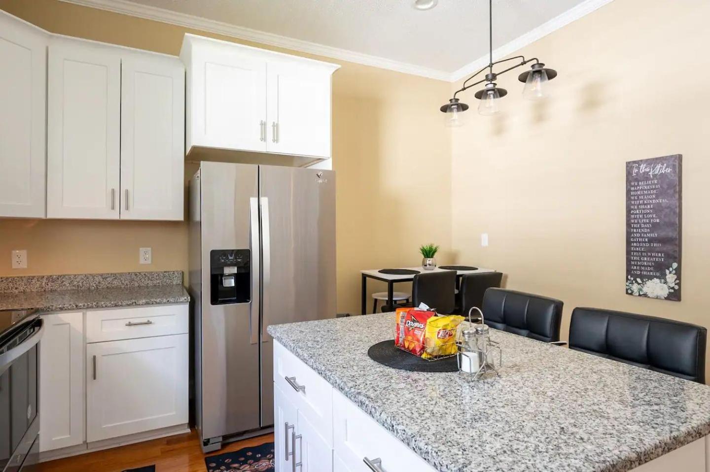 Modern 3-Bedroom, Big Fence Yard, Pets Stay Free Durham Exterior foto